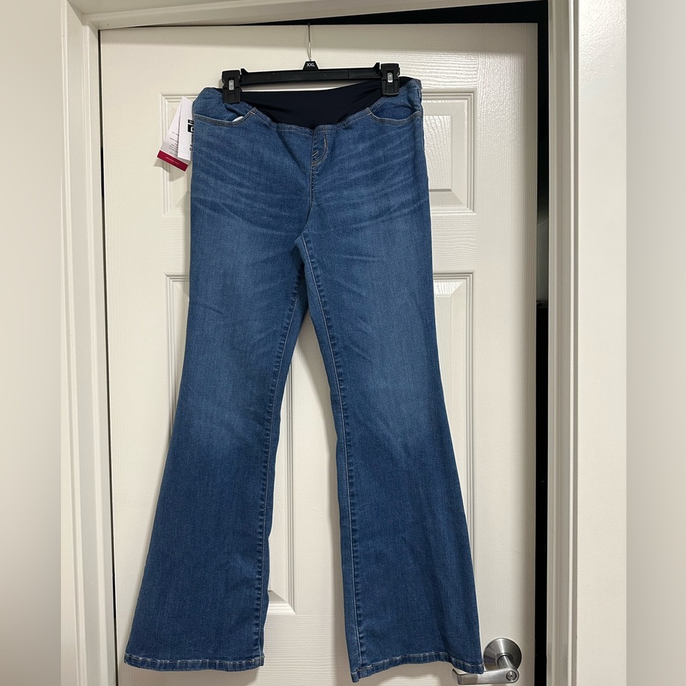 Maternity jeans Ingrid & Isabel size 4 flared jeans super stretchy NEW